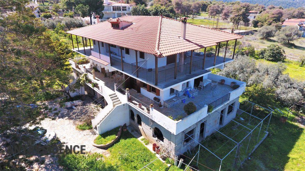 4 room villa in Loutraki, photo #1, listing #2259920