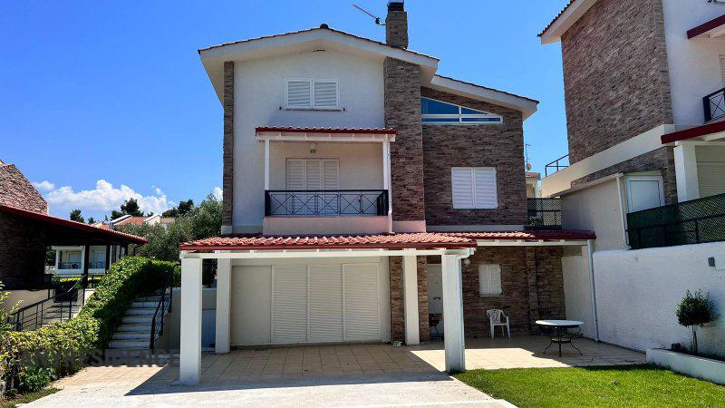 Townhome in Sani, photo #2, listing #2101674
