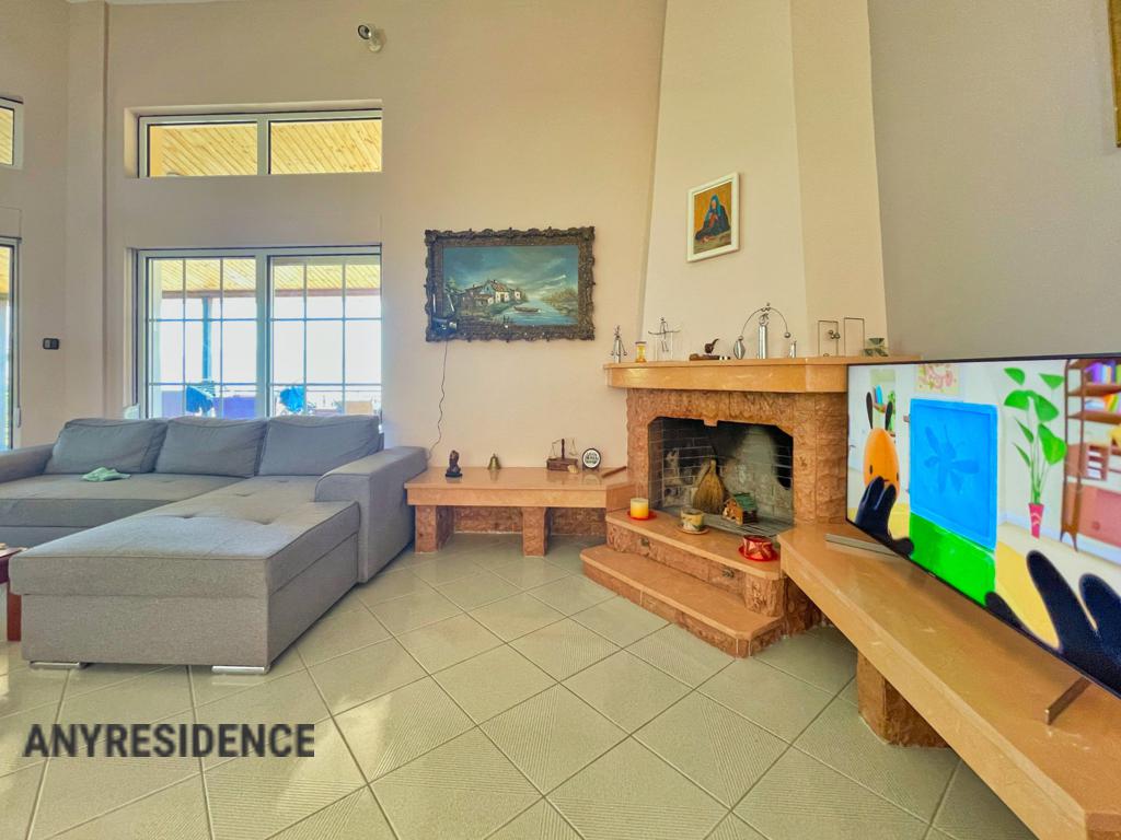 Townhome in Loutraki, photo #4, listing #2478657