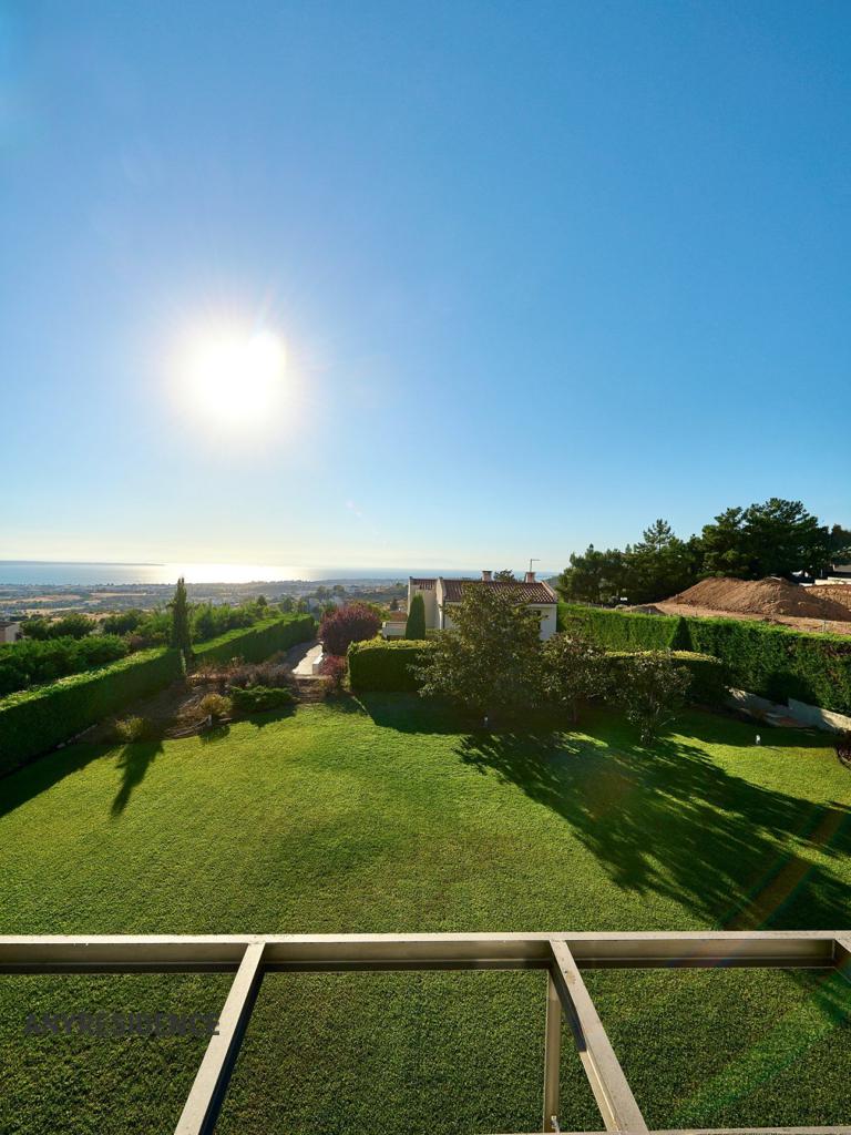 Villa in Panorama, photo #2, listing #2482472