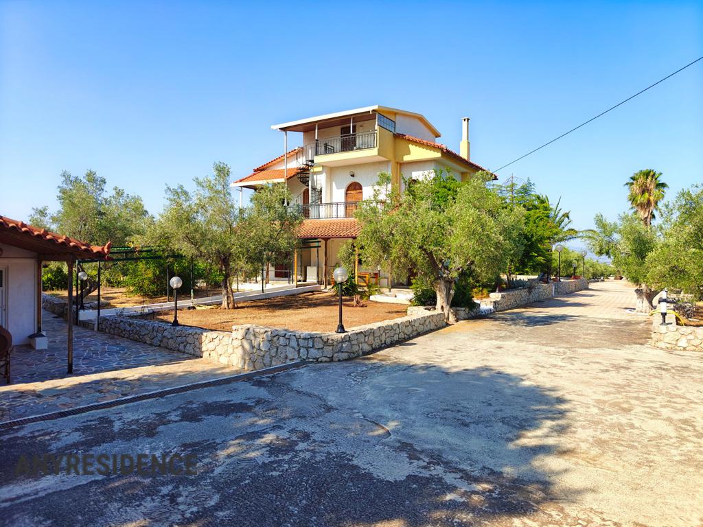 Villa in Loutraki, photo #2, listing #2472025
