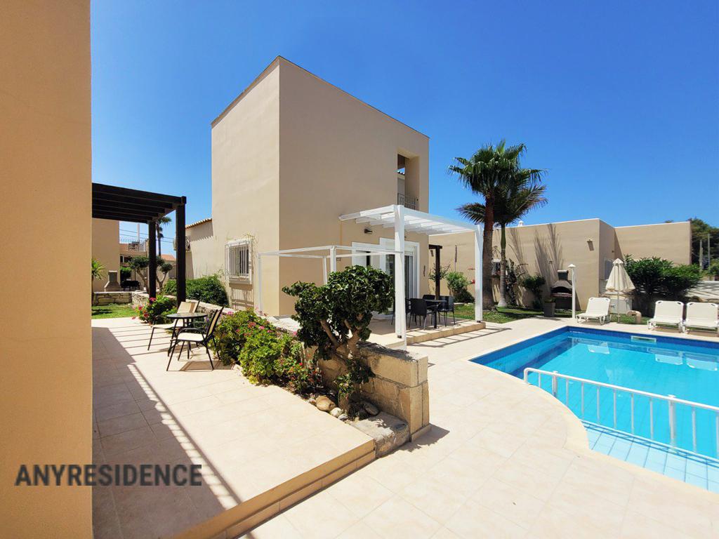 Apartment in Kissamos, photo #2, listing #2391480