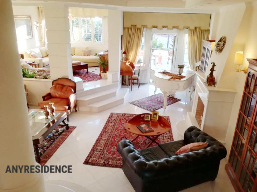 Villa in Panorama, photo #7, listing #2479745