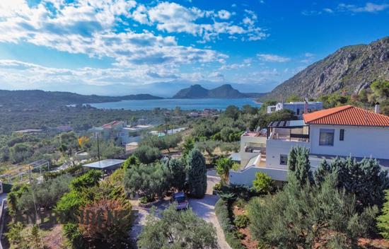 12 room villa in Loutraki