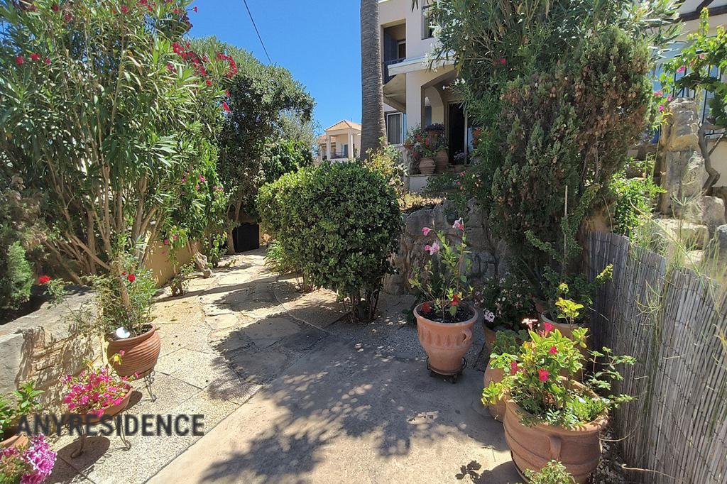 Townhome in Maleme, photo #5, listing #2467353