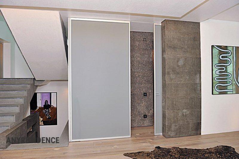 Villa in Panorama, photo #10, listing #2210103
