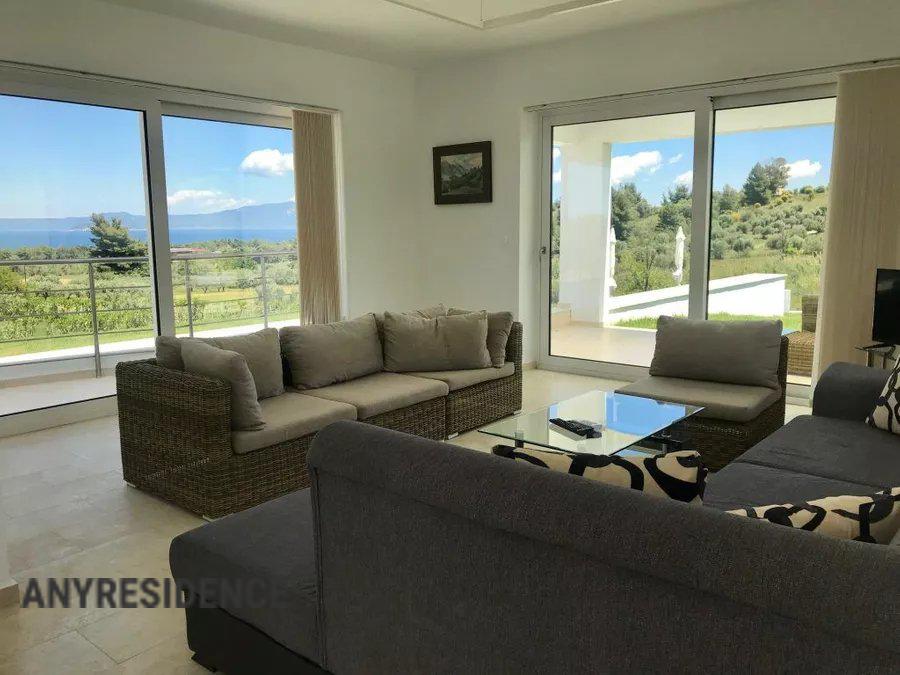 Villa in Pefkochori, photo #3, listing #2212244