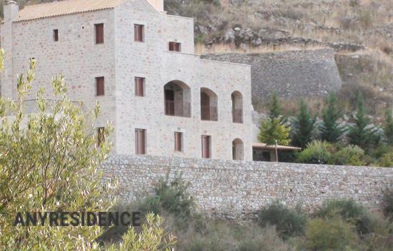 8 room townhome in Laconia