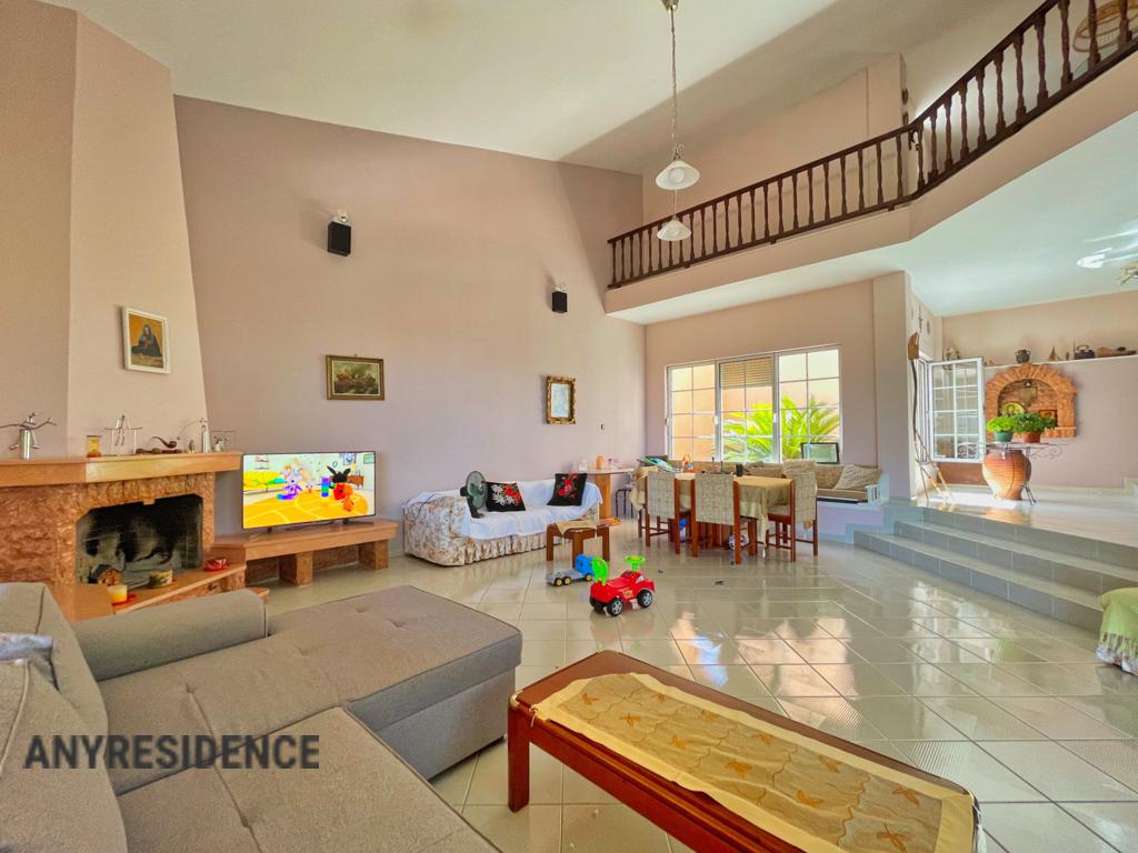 Townhome in Loutraki, photo #3, listing #2478657