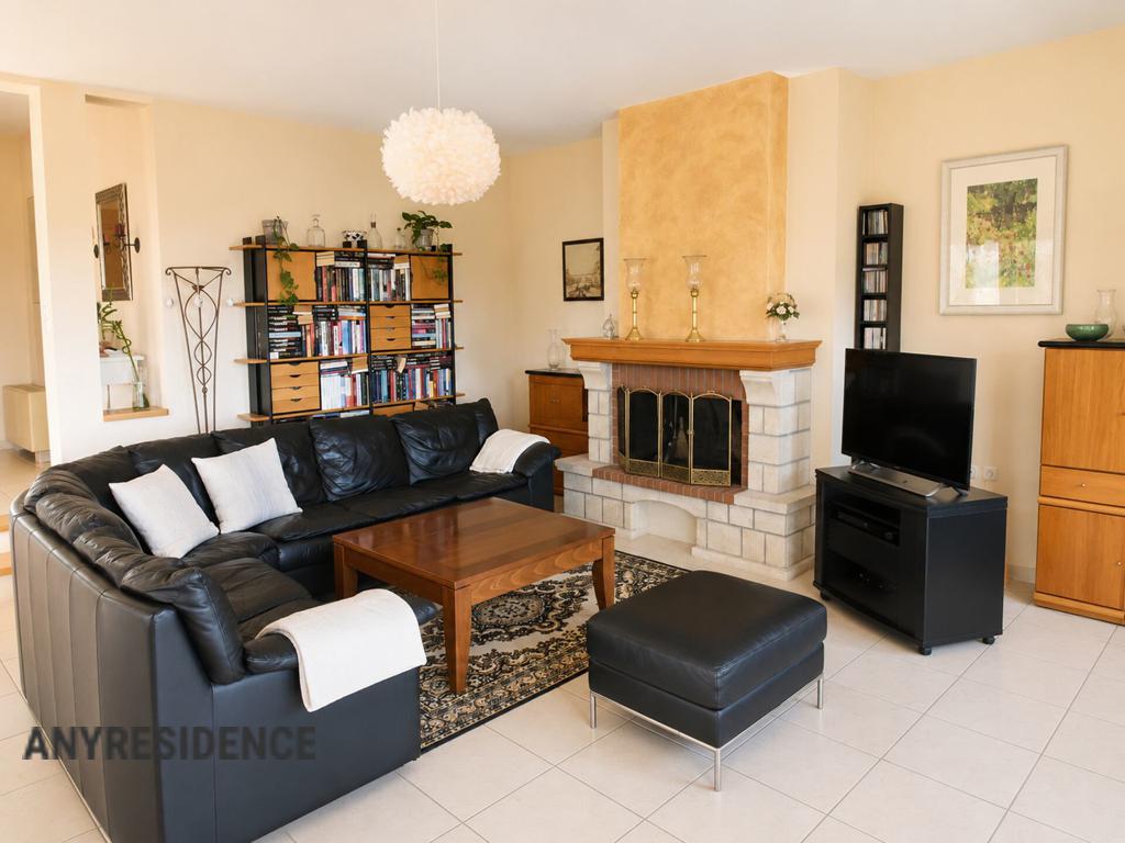 Apartment in Laconia, photo #5, listing #2538559