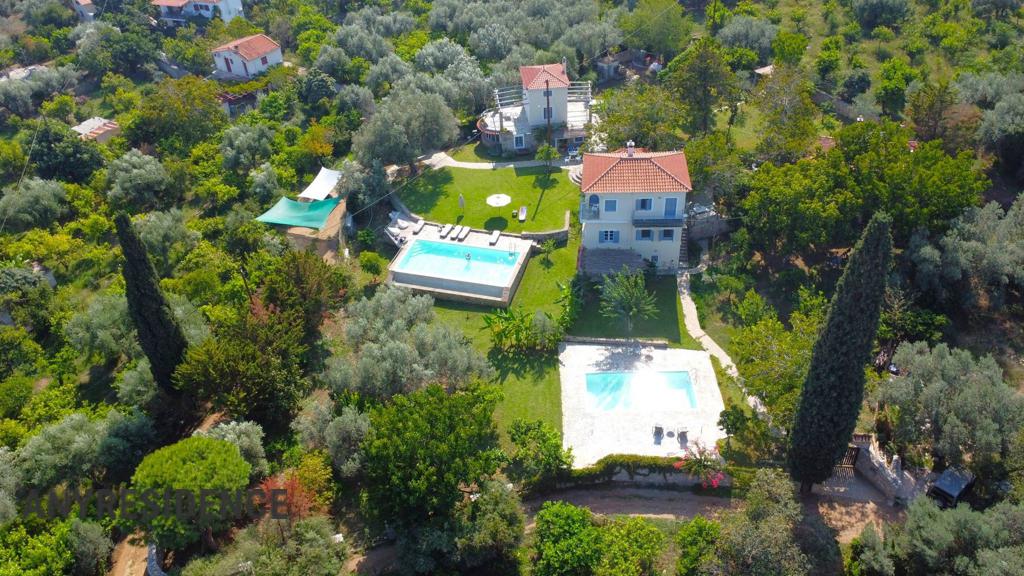 17 room villa in Galatas, photo #4, listing #2395766