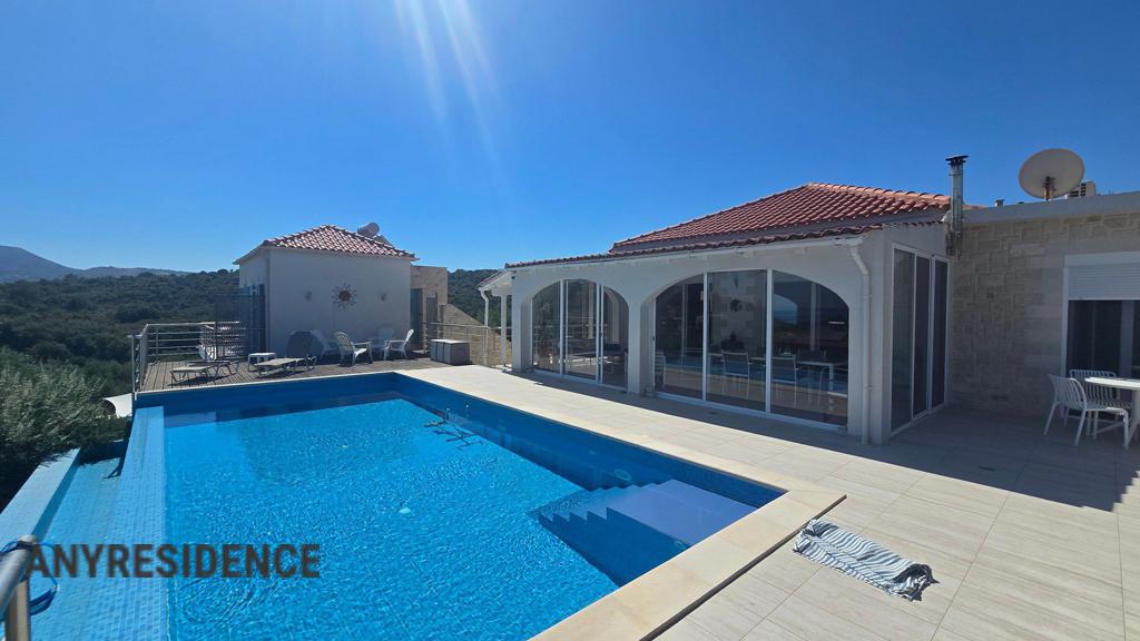 Villa in Tsivaras, photo #1, listing #2538039