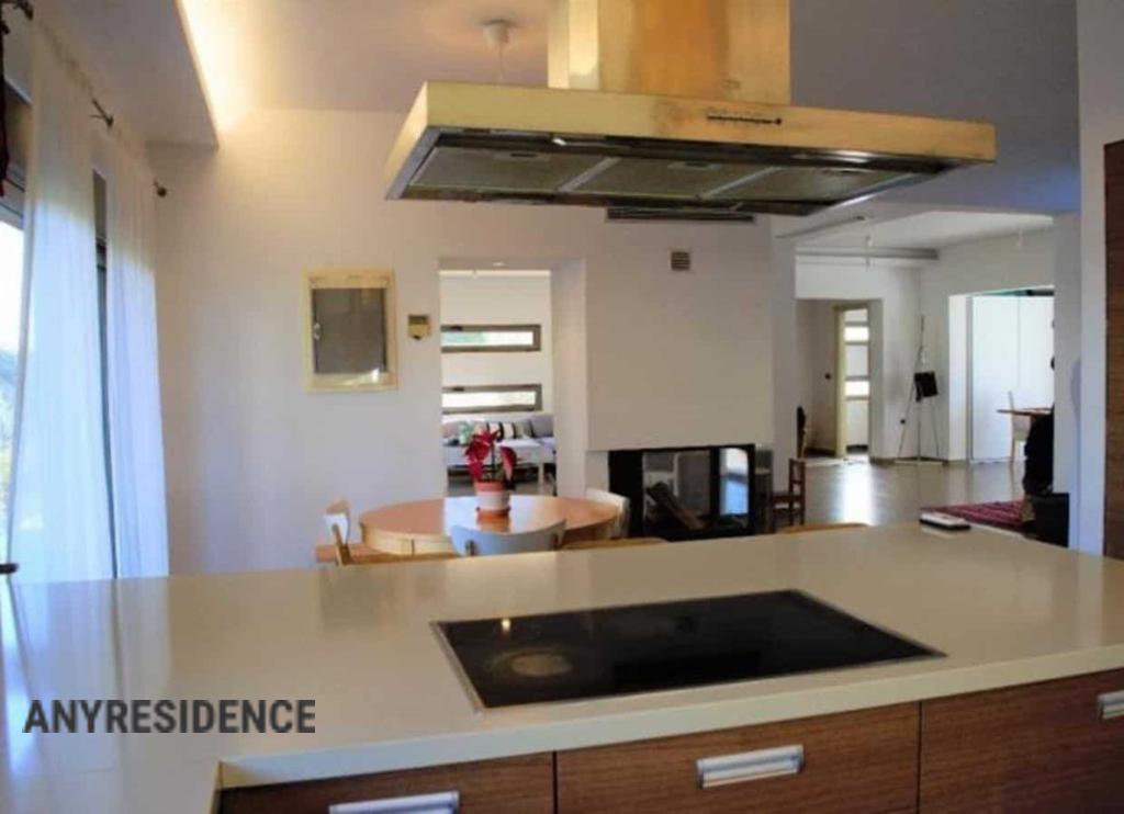 Townhome in Rhodes, photo #2, listing #2483323