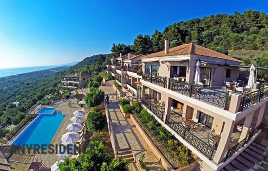 40 room hotel in Kyparissia