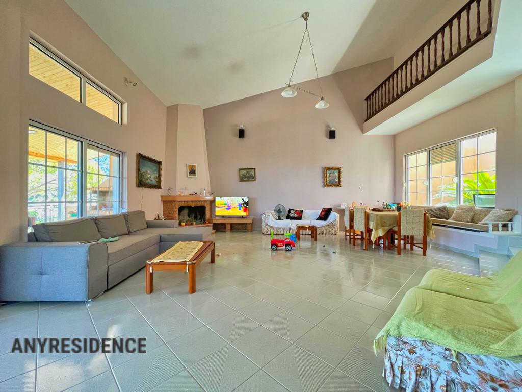 Townhome in Loutraki, photo #2, listing #2478657