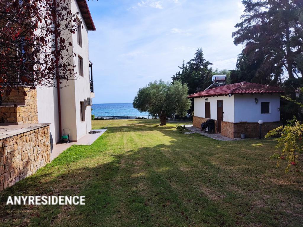 Villa in Nea Skioni, photo #2, listing #2475364