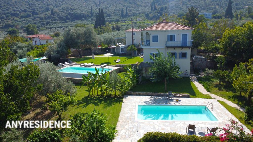 17 room villa in Galatas, photo #3, listing #2395766