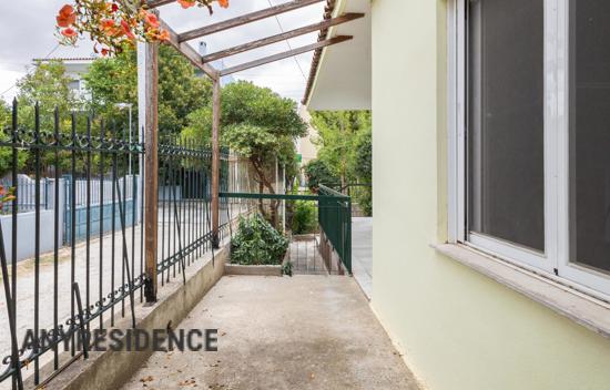 2 room chalet in Athens