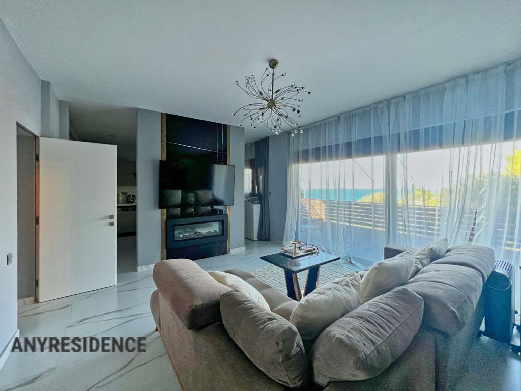 Apartment in Loutraki, photo #5, listing #2519181