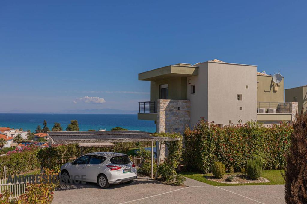 Villa in Pefkochori, photo #2, listing #2478797