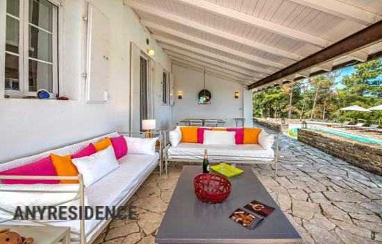 Villa in Administration of the Peloponnese, Western Greece and the Ionian Islands