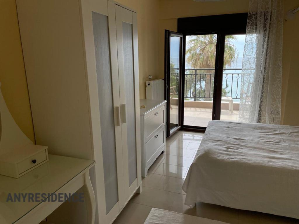 Villa in Nea Skioni, photo #1, listing #2475364