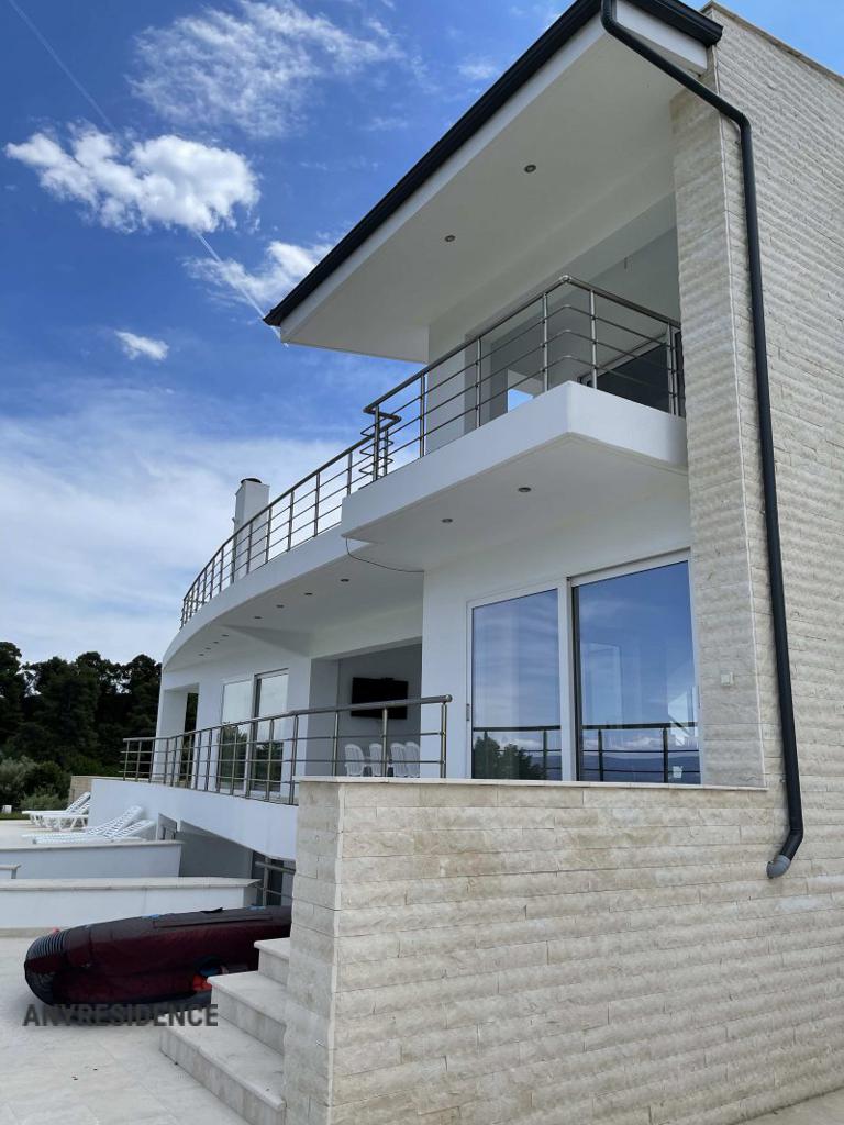 Villa in Attica, photo #2, listing #2108220