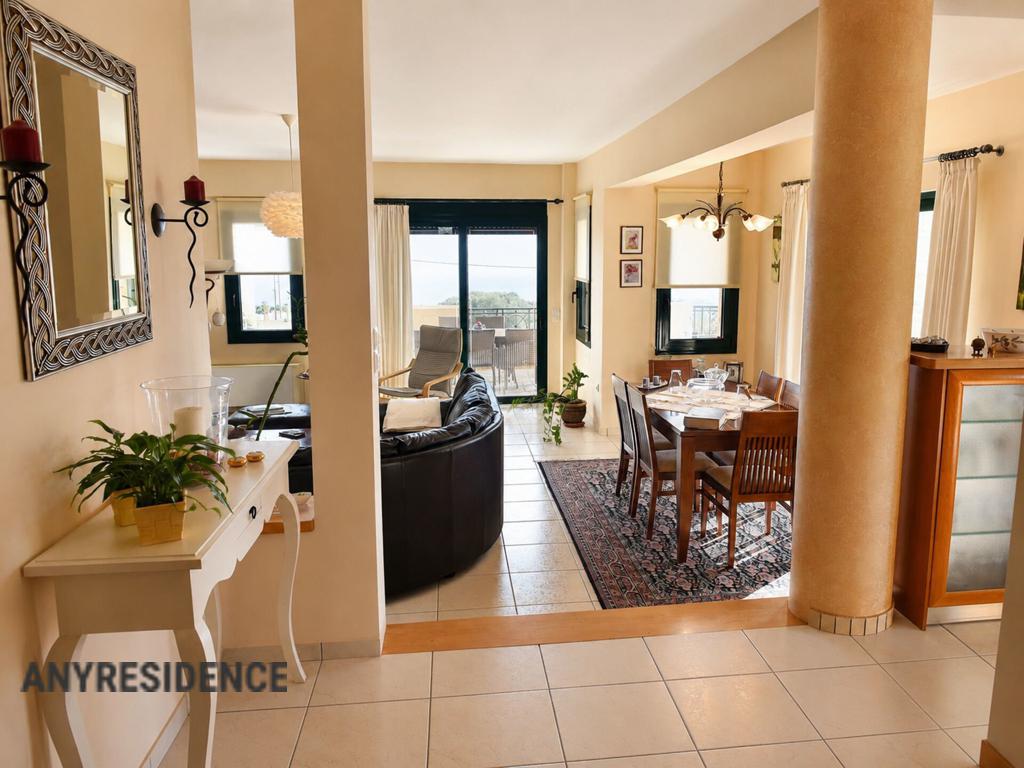 Apartment in Laconia, photo #6, listing #2538559
