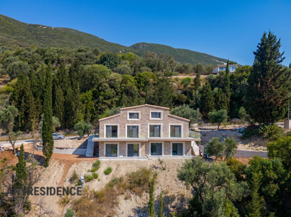 Townhome in Lefkas, photo #2, listing #2536368