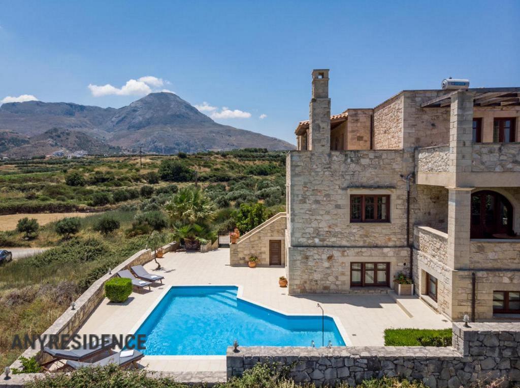 Villa in Kissamos, photo #2, listing #2530885