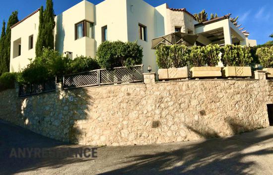 Villa in Roussospiti