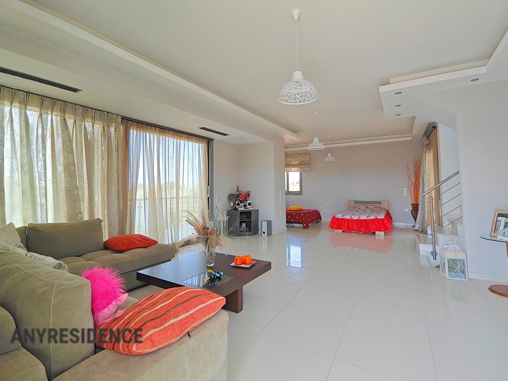 Townhome in Loutraki, photo #8, listing #2475027