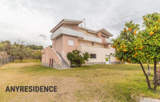 16 room townhome in Sithonia