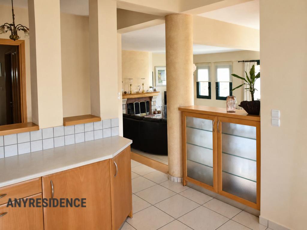 Apartment in Laconia, photo #9, listing #2538559