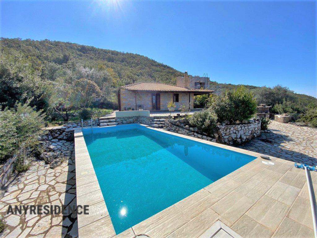 8 room villa in Kalamata, photo #1, listing #2214814