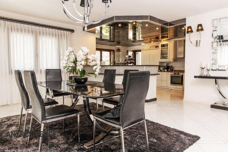 Townhome in Panorama, photo #4, listing #2138301