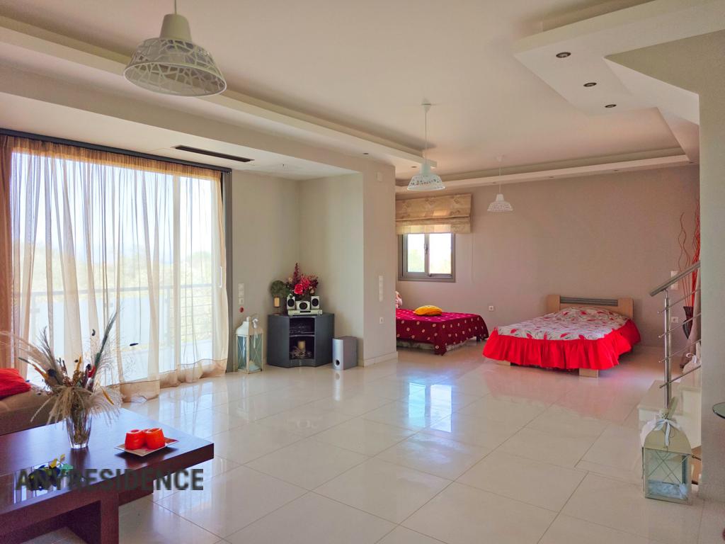 Townhome in Loutraki, photo #9, listing #2475027