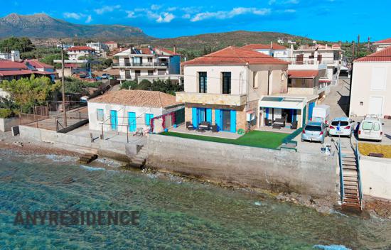 Apartment in Laconia