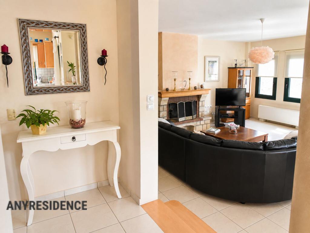 Apartment in Laconia, photo #8, listing #2538559