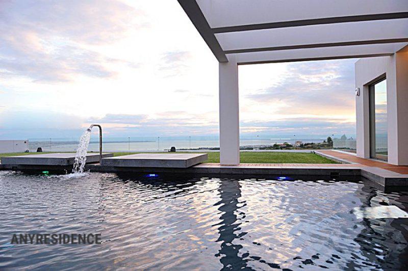 Villa in Panorama, photo #8, listing #2210103