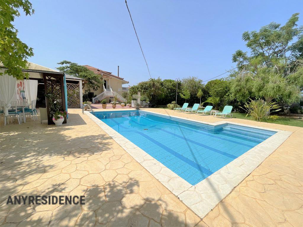 15 room villa in Kyparissia, photo #1, listing #2013819