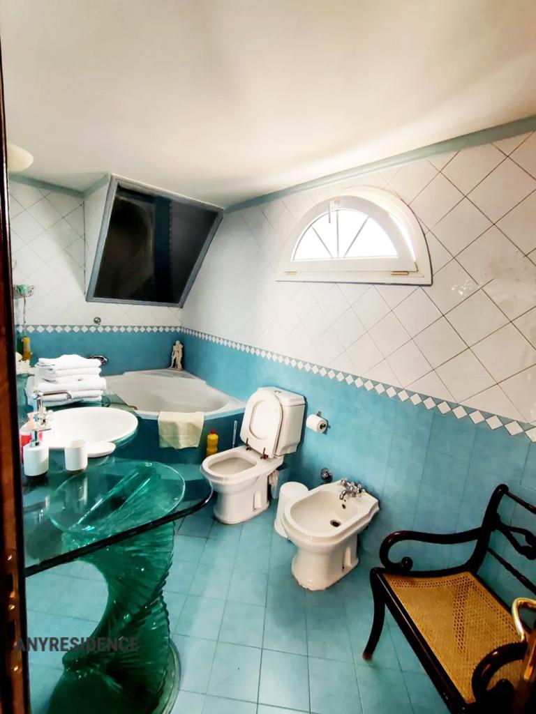 Villa in Panorama, photo #4, listing #2479745