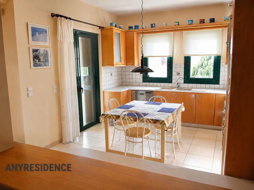 Apartment in Laconia, photo #10, listing #2538559
