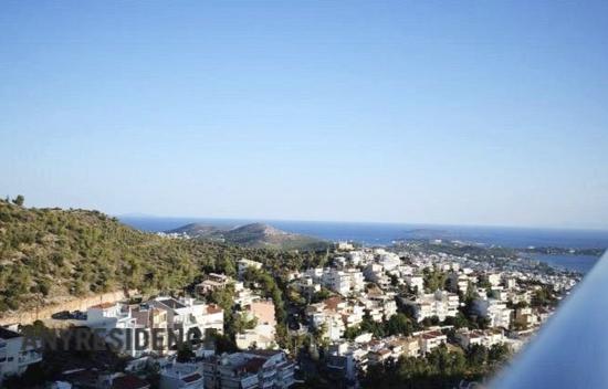 Terraced house in Athenian Riviera