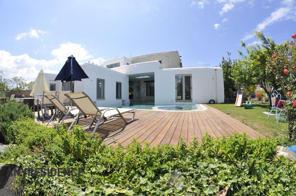 Villa in Vori, photo #3, listing #2463875