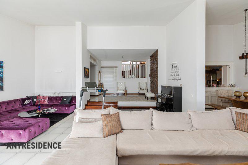 Townhome in Panorama, photo #2, listing #2328691