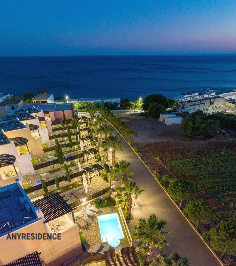 2 room apartment in Crete, photo #2, listing #2284418